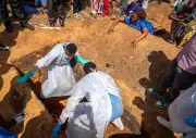 Ataque a equipe funerária da Ebola no Congo faz 11 pacientes fugirem