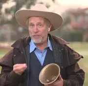 Australiano de 58 anos é coroado o homem mais barulhento do mundo pelo Guinness