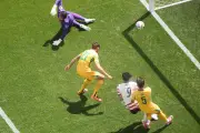 Azarão: australiano marca gol contra para EUA na Copa do Mundo