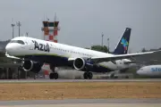 Azul abre 220 vagas para pilotos e copilotos em processo seletivo