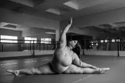 Bailarina usa palco e redes para combater gordofobia na dança