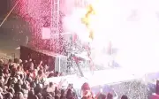 Balões pegam fogo durante show de Thiago Aquino em Utinga