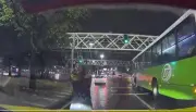 Bandidos armados tentam assaltar táxi na Avenida Rei Pelé após jogo do Brasil