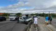 Barman morre em acidente de carro na Avenida Alberto Craveiro, em Fortaleza