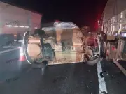 Batida frontal entre carro e carreta mata duas pessoas em Santa Cruz da Conceição