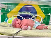 Bebês vestidos de verde-amarelo entram no clima da Copa na Paraíba