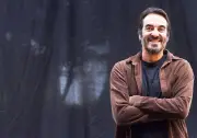 Bernardo Lobo canta avô e pai em show que vira álbum ao vivo