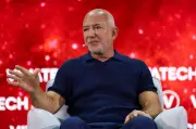 Bezos diz que IA criará escassez de mão de obra, não desemprego