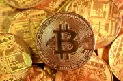 Bitcoin cai 3,63% e testa US$ 62 mil com juros altos nos EUA