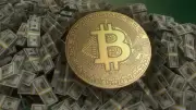 Bitcoin volta a cair e ameaça suporte crucial; confiança não voltou, dizem analistas