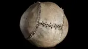 Bola de futebol mais antiga do mundo viaja da Escócia para a Flórida