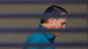 Bolsonaro tem picos de pressão alta e sequelas de pneumonia, diz boletim