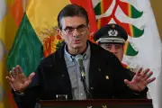 Bolívia: Paz propõe lei de exceção e diálogo para crise