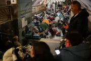 Bombardeio russo intenso contra Kiev deixa prédios em chamas e causa pânico