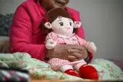 Boneca de IA vira companheira de idosos solitários na Coreia do Sul