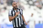 Botafogo deve R$ 66 milhões ao Benfica por Arthur Cabral, aponta documento