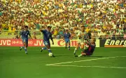 Brasil enfrenta Japão em estádio coberto; relembre gol de Romário em 1994
