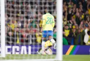 Brasil enfrenta Japão por vaga nas oitavas da Copa