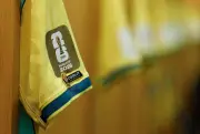 Brasil estreia patch dourado inédito na camisa contra Marrocos