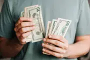 Brasil tem saída recorde de US$ 5,5 bi em investimentos de portfólio em maio