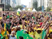Brasil vence Japão, avança nas oitavas e frustra previsão de economista