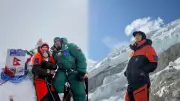 Britânico de 17 anos se torna o mais jovem a escalar o Everest pela rota sul