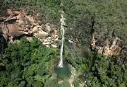 Cachoeira do Catoá: poços de água quente e gelada em queda de 70 m no TO