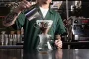 Café coado com gosto de velho? Veja como evitar