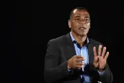 Cafu anuncia gols do Brasil no Metrô de SP durante a Copa