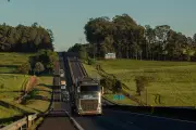 Caminhões respondem por 68,5% da carga transportada no Brasil, aponta estudo