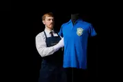 Camisa de Pelé de 1958 vai a leilão histórico