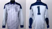Camisa de Peter Shilton, goleiro do gol 'Mão de Deus', vai a leilão por R$ 2 milhões