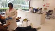 Campanha 'Junho Vermelho' usa futebol para aumentar doação de sangue no Rio