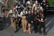 Campeão do UFC invade fan fest na Casa Branca e é retirado pela polícia