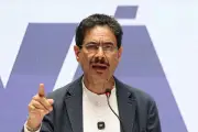 Candidato colombiano Iván Cepeda reconhece derrota no 1º turno