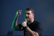 Candidatura de Flávio Bolsonaro divide direita e gera incertezas