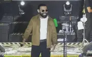 Cantor Pablo é atingido por lata durante show de São João na Bahia