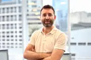 Canva se posiciona como plataforma de IA e mira 1 em cada 2 brasileiros
