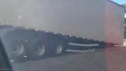 Carga de farinha interdita via de acesso ao Porto de Fortaleza
