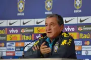 Carlos Alberto Parreira é internado no Rio para tratar linfoma