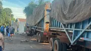 Carreta desgovernada invade casa em MG; motorista tem ferimentos leves