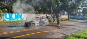 Carro fica totalmente destruído após incendiar em avenida de Belém