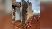 Casa é interditada em Uberlândia após obra vizinha causar risco de desabamento