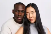 Casais adotam cuidados com a pele como jornada a dois