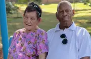 Casal celebra 10 anos de amor que nasceu em lar de idosos em Ribeirão Preto
