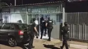 Casal preso suspeito de espancar e matar mulher a facadas no DF