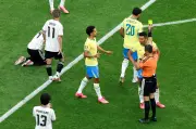 Casemiro vira 3º mais amarelado da história da Copa