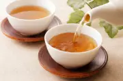 Chá de gengibre: alternativa matinal sem cafeína e fácil de preparar