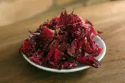 Chá de hibisco: benefícios, preparo e dicas para consumir