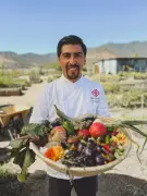 Chef Pablo Cáceres lança livro e faz jantar vegetariano no Cozinha 212
